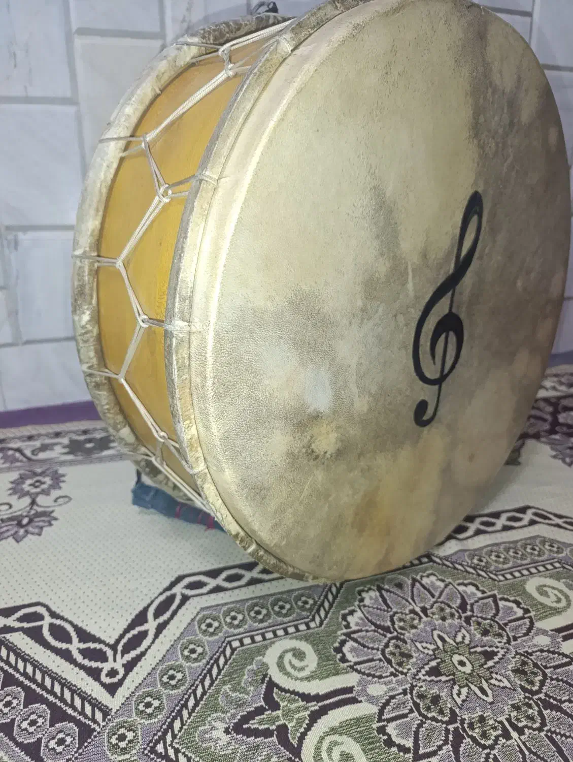 دهل بختیاری|سازهای سنتی|نجف‌آباد, یزدانشهر|دیوار