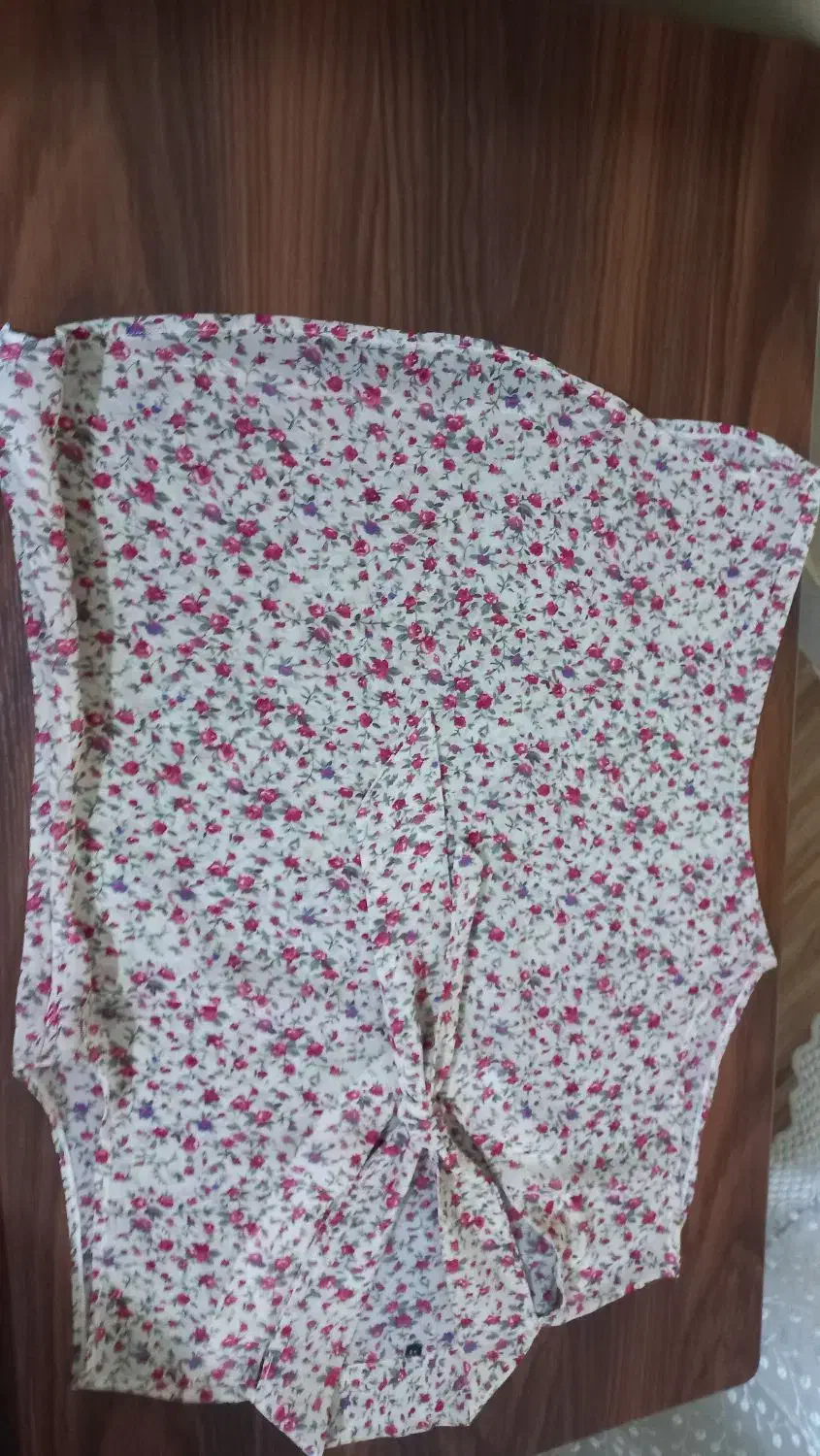 تعدادی شومیز|لباس|صدرا-فارس, فاز ۱|دیوار