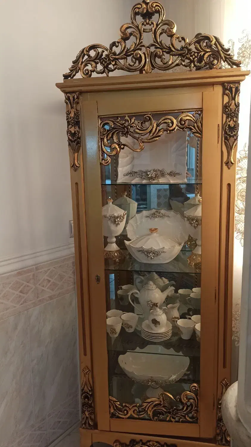 ویترین ورق طلا در حد نو|بوفه، ویترین، کنسول|ورامین, ورامین|دیوار