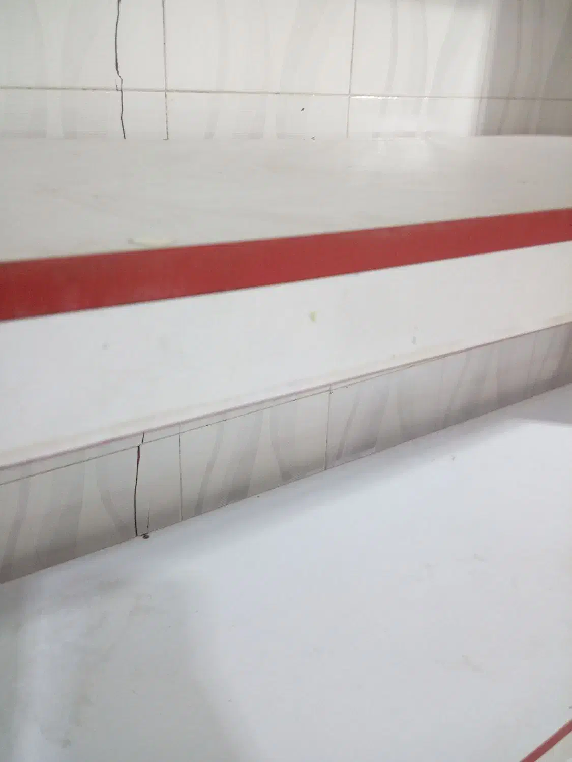 ویترین مغازه یا خانه و کاربری خیلی بالا|بوفه، ویترین، کنسول|خوی, |دیوار