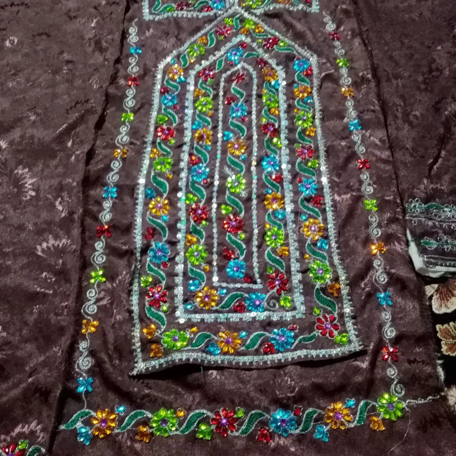 پیراهن|لباس|سراوان, |دیوار