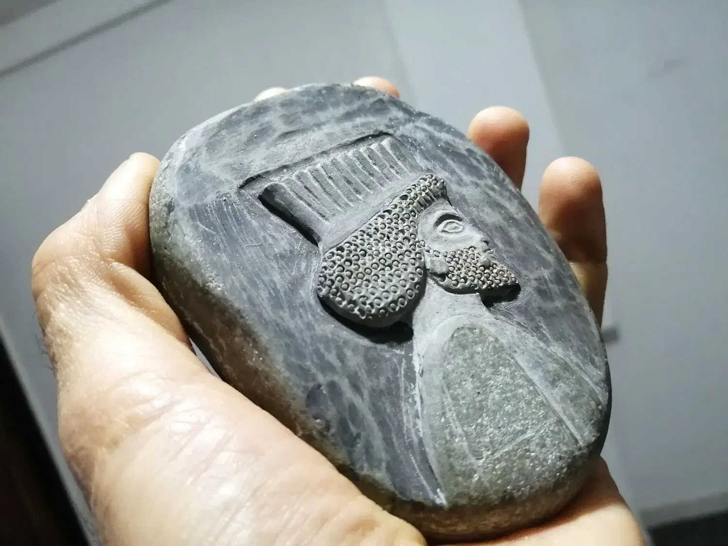 مجسمه قدیمی سرباز هخامنشی|کلکسیون اشیاء عتیقه|نطنز, |دیوار