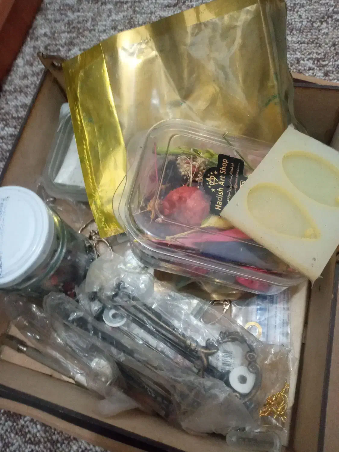 مقداری وسایل رزین|صنایع دستی و سایر لوازم تزئینی|امیدیه, |دیوار