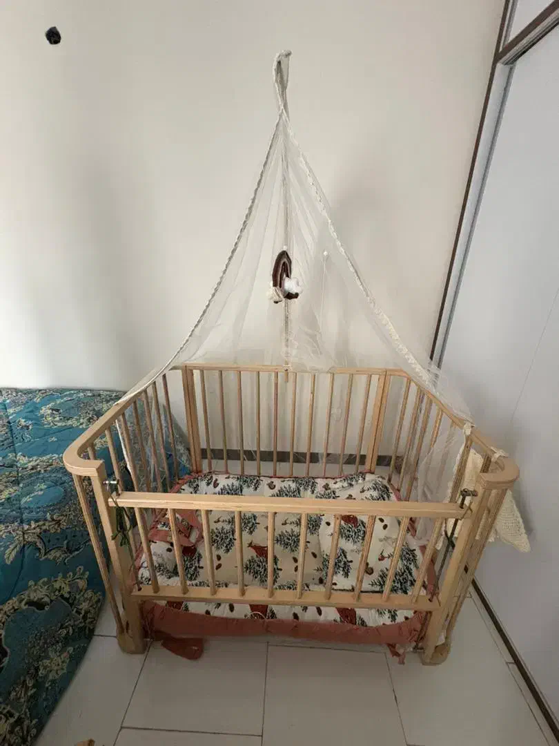 تخت نوزاد تا ۵سال|تخت و صندلی بچه|پردیس, فاز ۸|دیوار