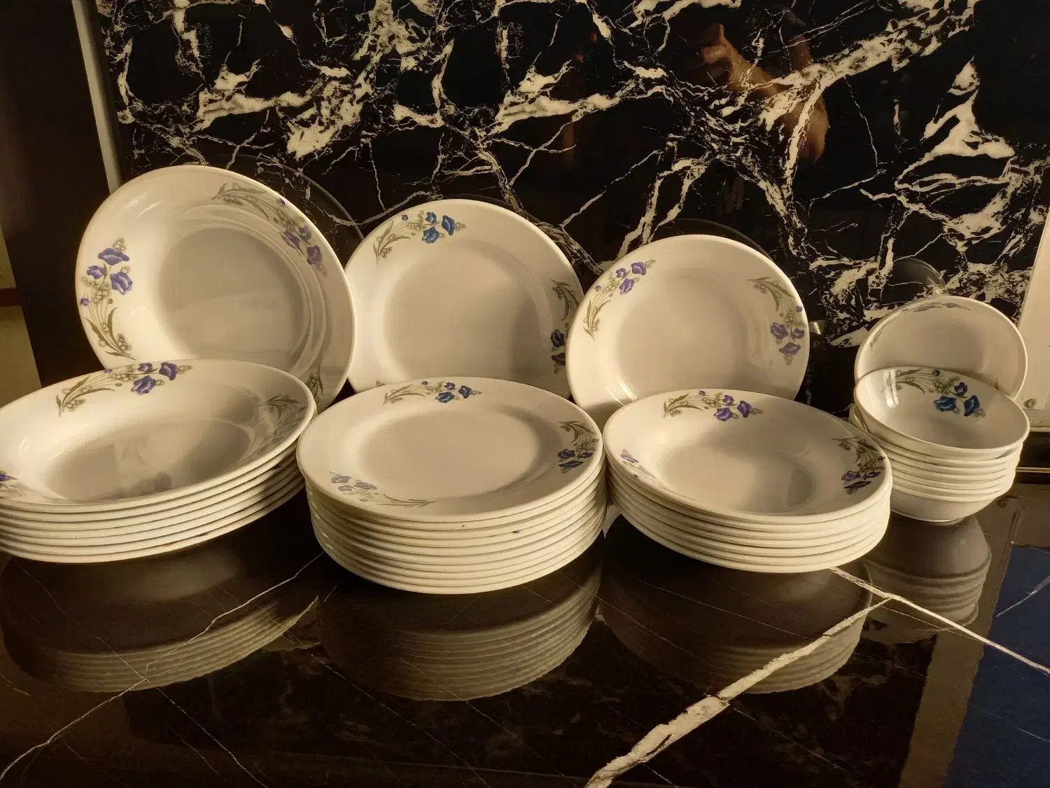 سرویس ۳۰ نفره ملامین چینی تیکه|ظروف سرو و پذیرایی|قائم‌شهر, |دیوار