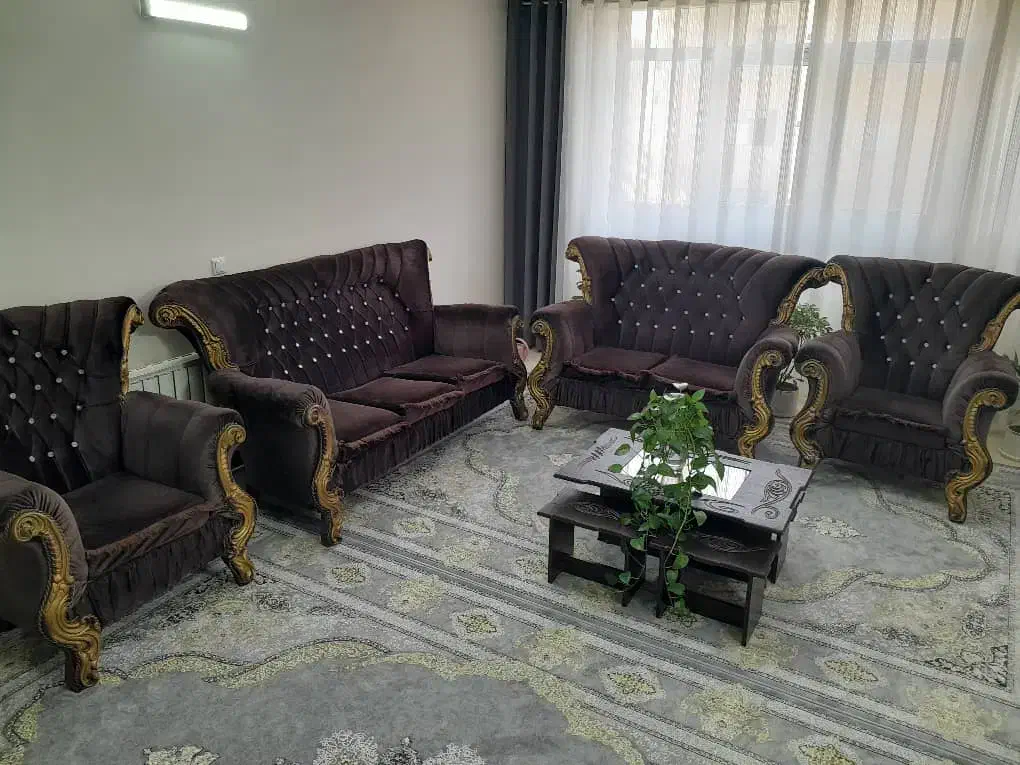 فروش مبل راحتی ۷نفره ومیز عسلی|مبلمان خانگی و میز عسلی|فولادشهر, مسکن مهر فولادشهر|دیوار