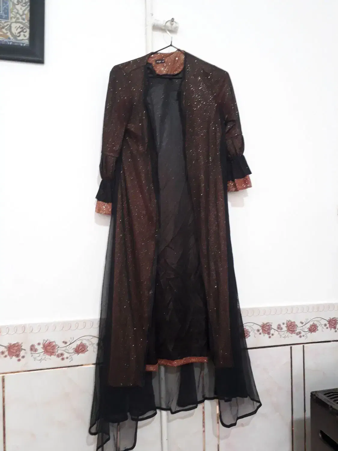 لباس مجلسی|لباس|ری, شهادت|دیوار