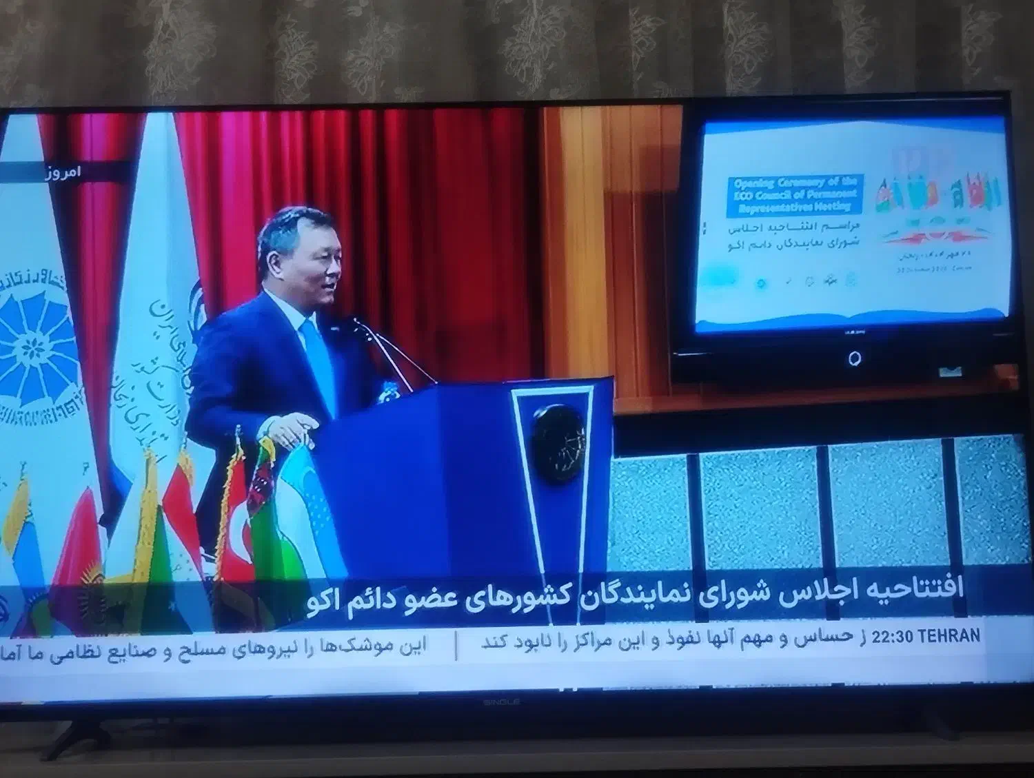 تلویزیون ال ای دی معمولی|تلویزیون و پروژکتور|پرند, فاز ۴|دیوار