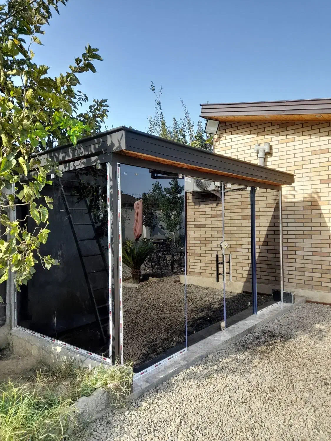 تهیه و نصب شیشه سکوریت|خدمات پیشه و مهارت|رشت, چمارسرا|دیوار