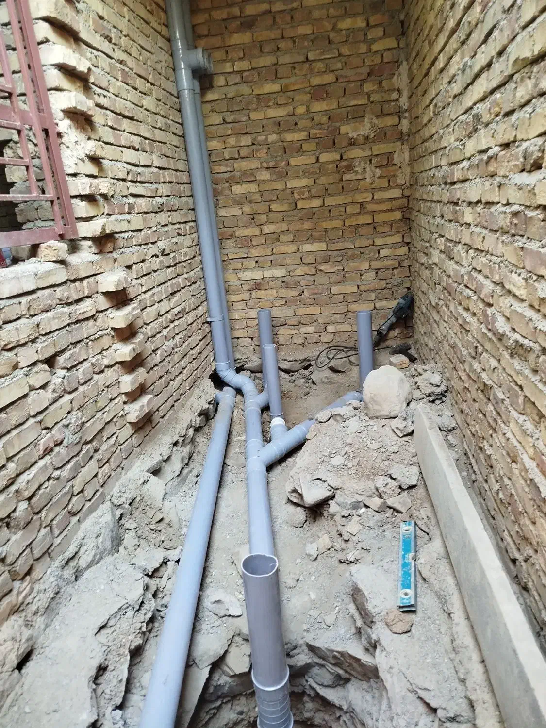 سیم کشی و لوله کشی|خدمات پیشه و مهارت|سراوان, |دیوار