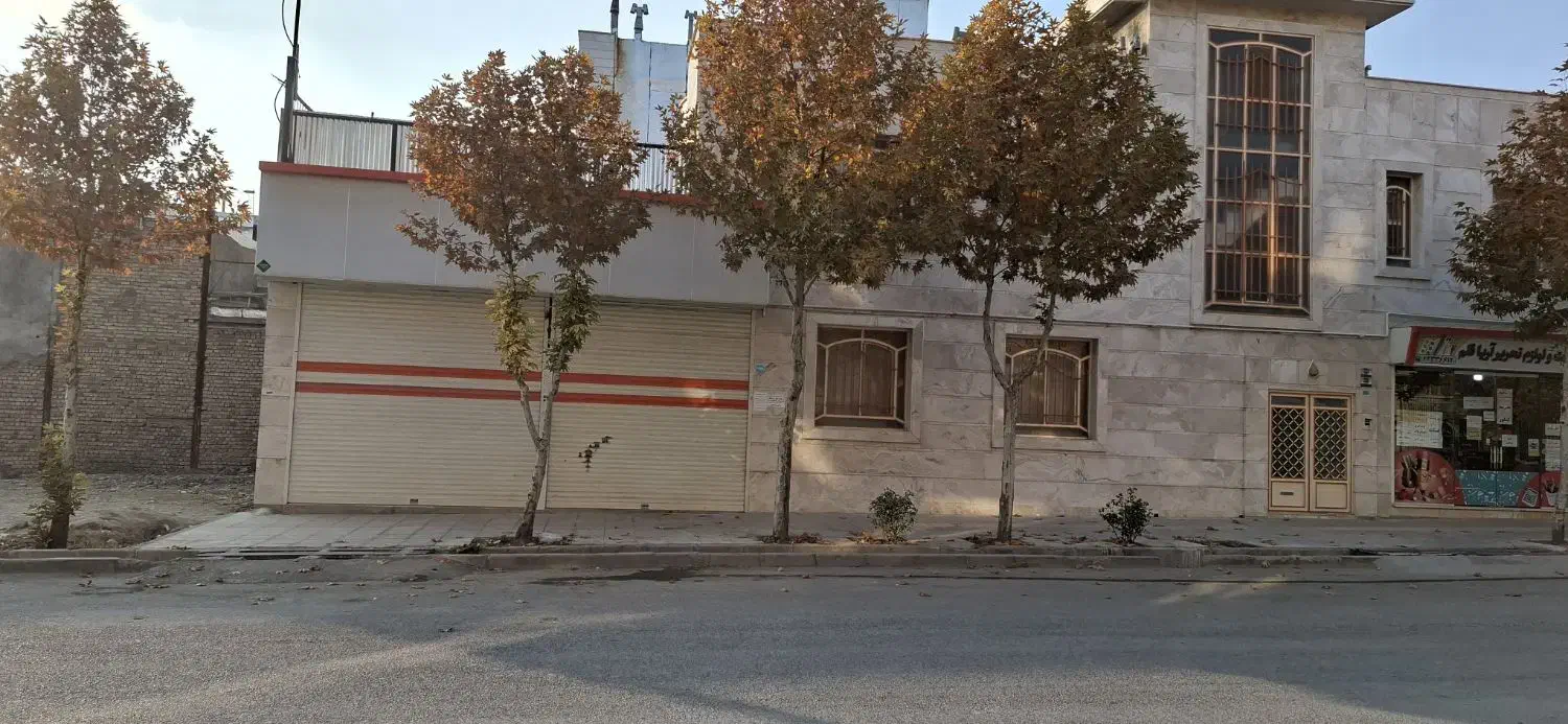 اجاره مغازه ۷۲ متری در نیاوران|اجارهٔ مغازه و غرفه|بروجرد, |دیوار