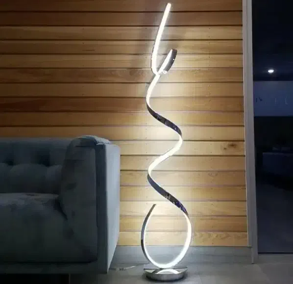 آباژور ایستاده پادینا|چراغ خواب و آباژور|تهران, فلسطین (میدان انقلاب)|دیوار