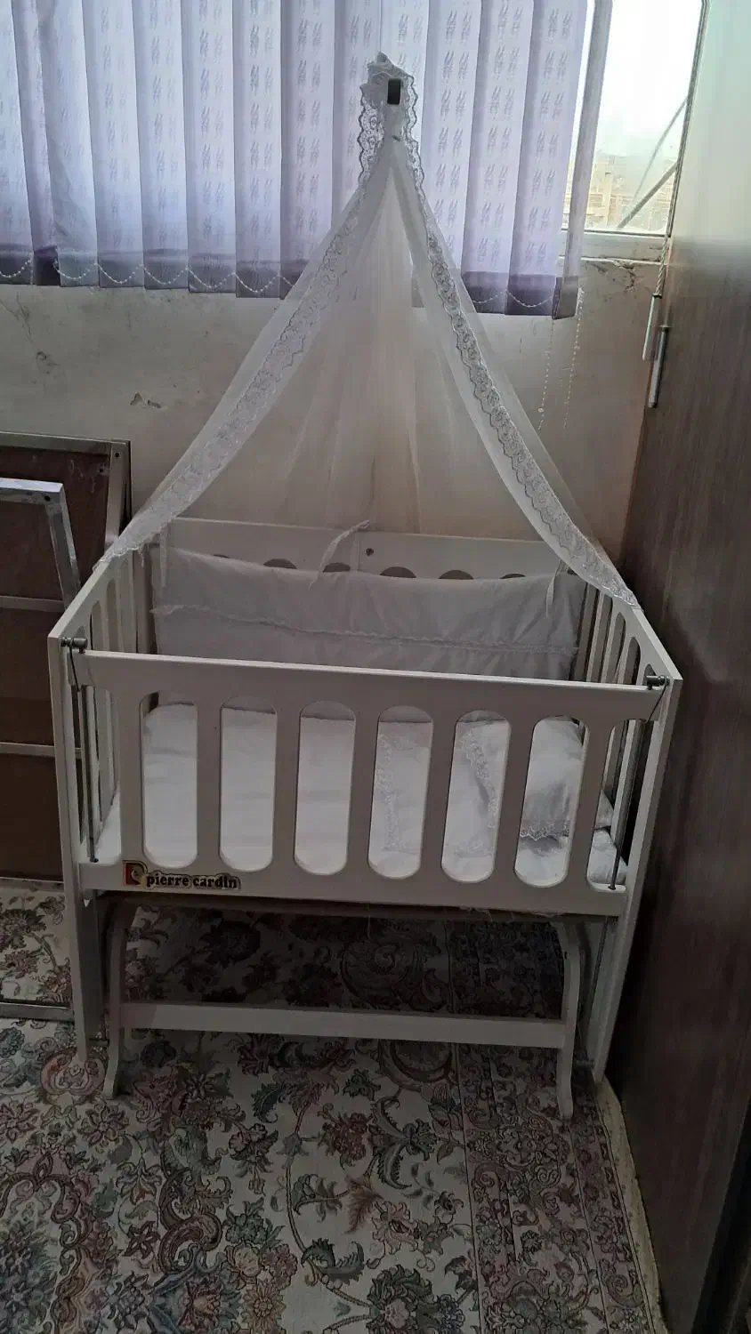 گهواره کودک|تخت و صندلی بچه|سراب, |دیوار