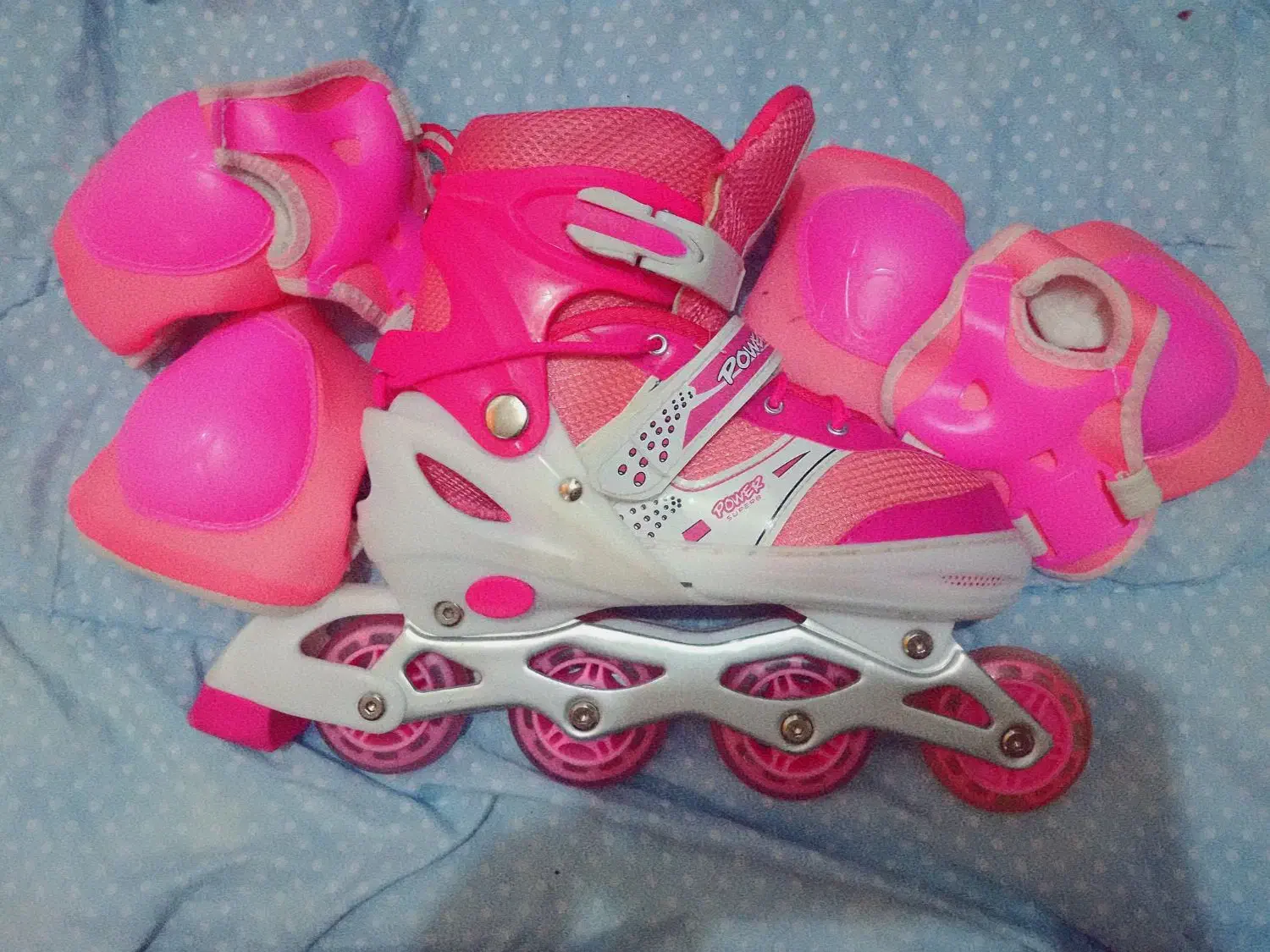 اسکیت تقریبا نو با وسایل کمکی|دوچرخه، اسکیت، اسکوتر|بندر دیر, |دیوار