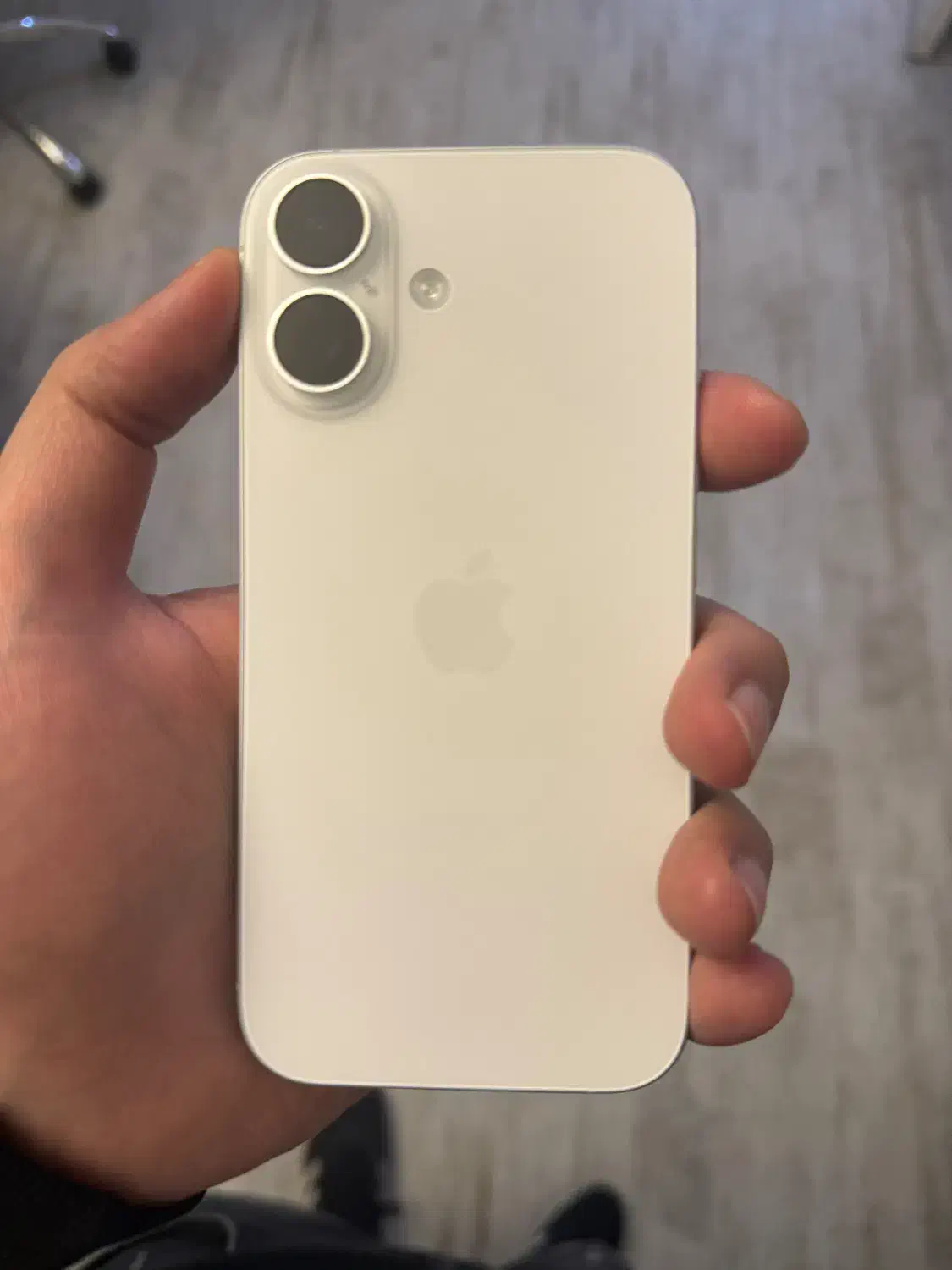 آیفون ۱۶ نرمال ۱۲۸ سفید باتری ۱۰۰ شرکتی ۹ بارشارژ|موبایل|تهران, عباس‌آباد|دیوار