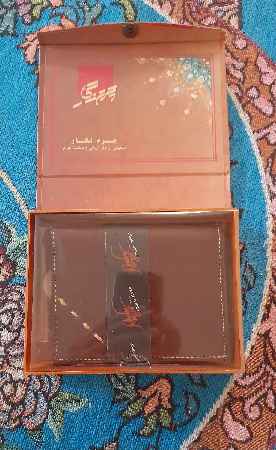کیف پول همراه جعبه دکمه دار و یادداشت|کیف، کفش، کمربند|بهبهان, |دیوار