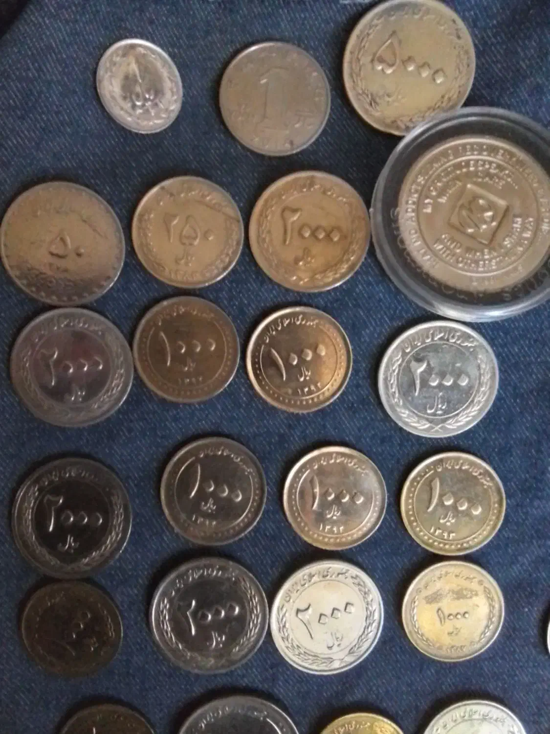 تعدادی سکه|کلکسیون سکه، تمبر، اسکناس|پرند, فاز ۱|دیوار