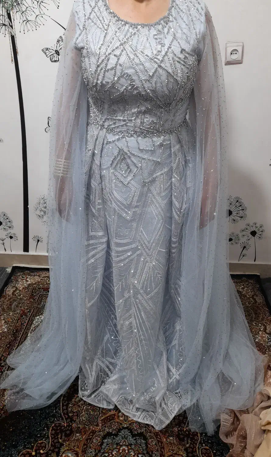 لباس مجلسی زنانه|لباس|رباط‌کریم, رباط‌کریم|دیوار