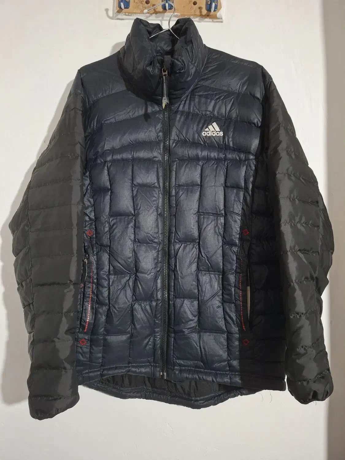 کاپشن پرلایت|لباس|رشت, امین الضرب|دیوار