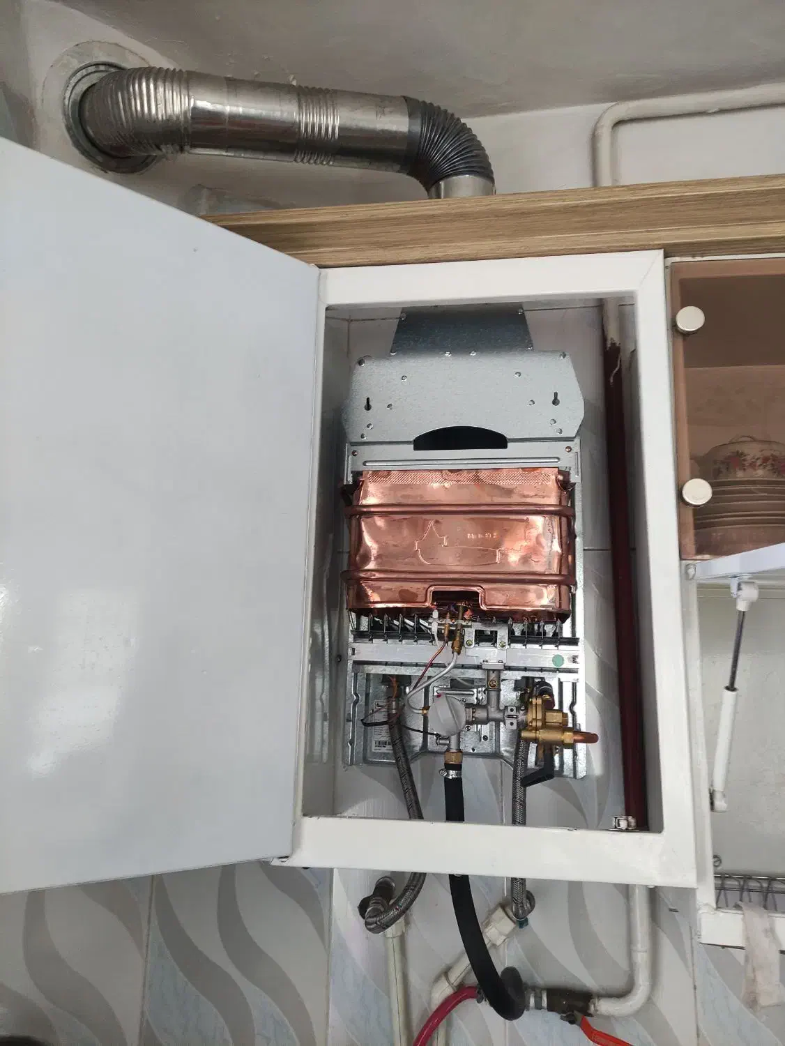 تعویض انواع آبگرمکن با آبگرمکن دیواری بوتان3115|آبگرمکن، پکیج، شوفاژ|نیشابور, بنیاد شهید|دیوار