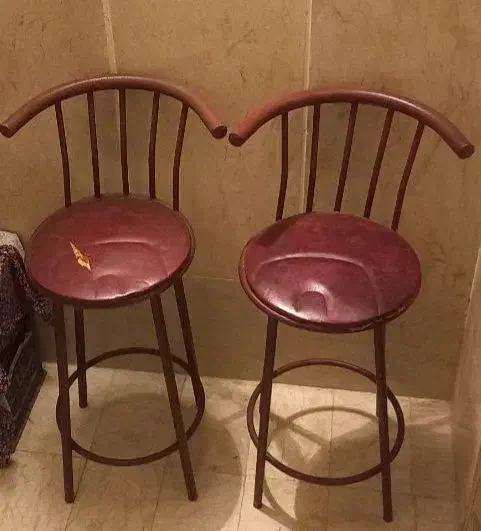 دو عدد صندلی پایه بلند به فروش می رسد|صندلی و نیمکت|تهران, آزادشهر|دیوار