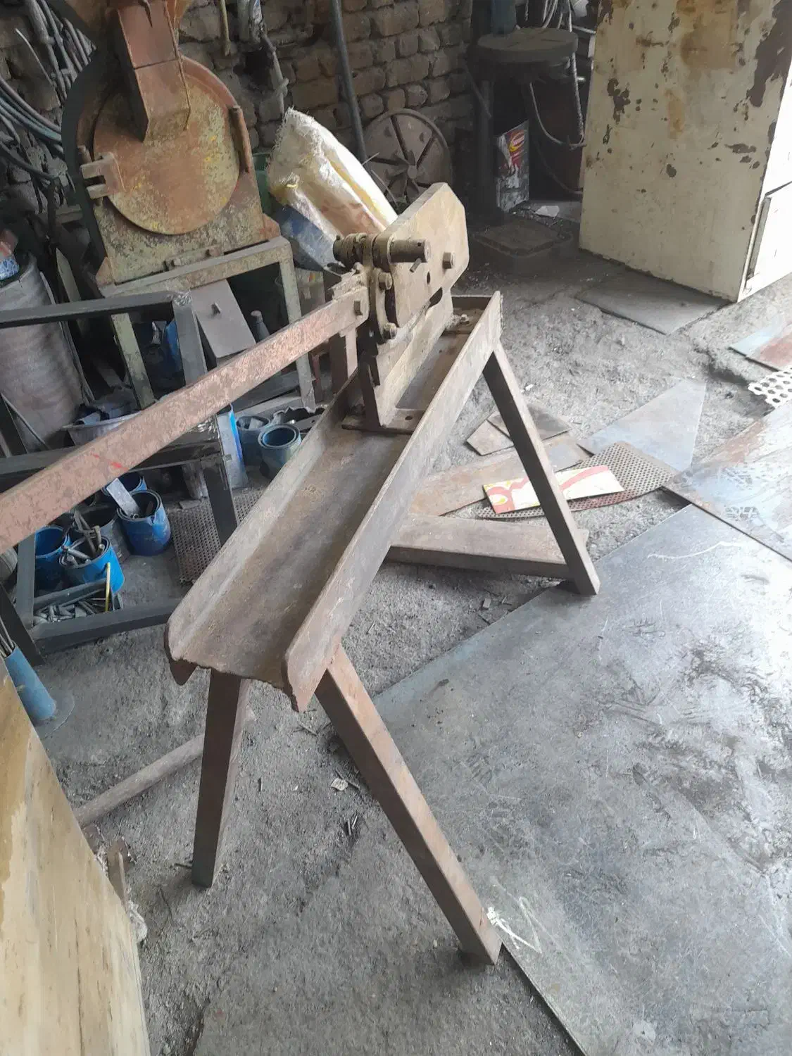 قیچی آهنگری|خدمات پیشه و مهارت|قم, قلعه کامکار|دیوار