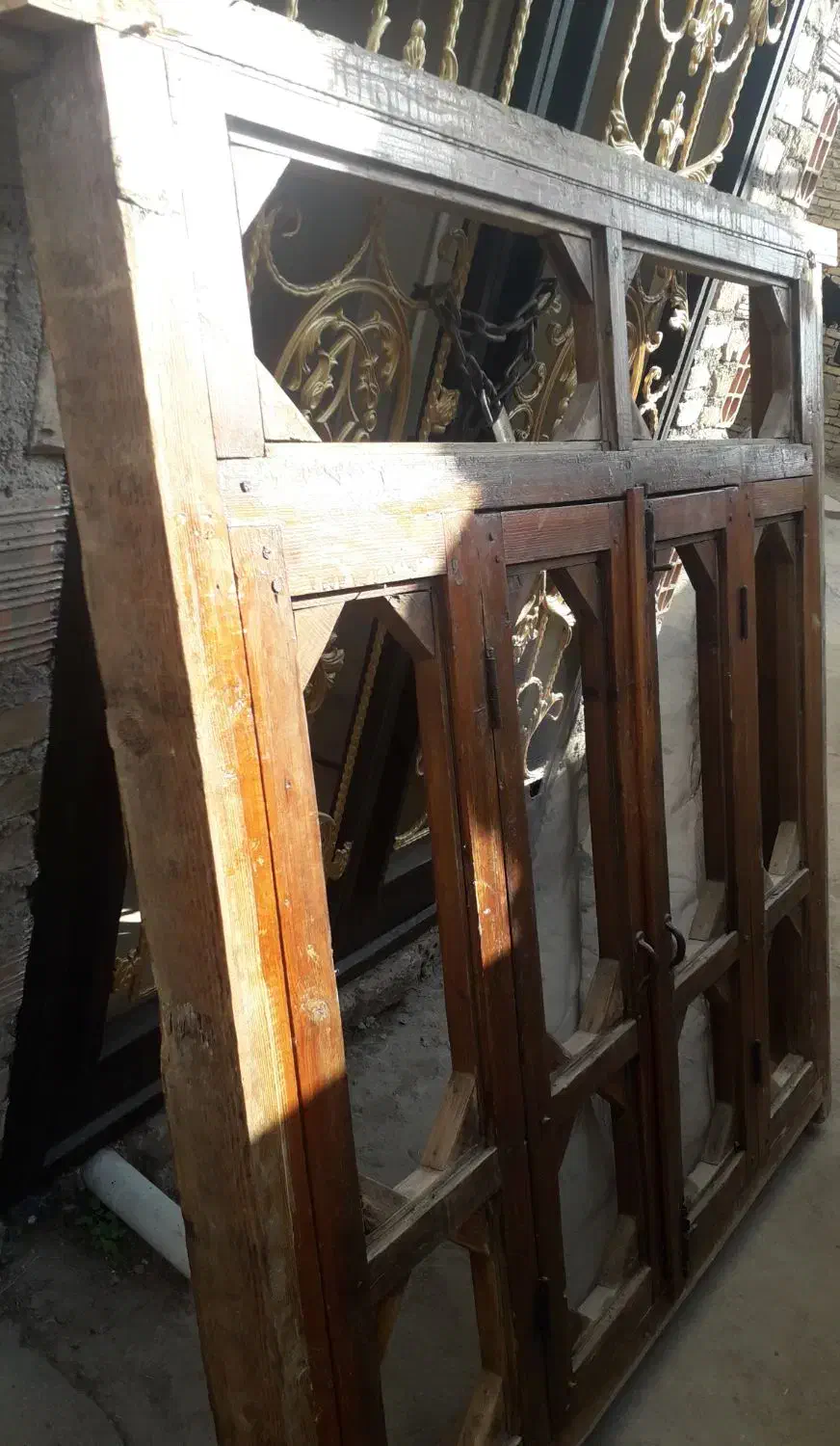 پنجره چوبی تمیز رنگ روغن خورده ابعاد150در160|مصالح و تجهیزات ساختمان|گنبد کاووس, |دیوار