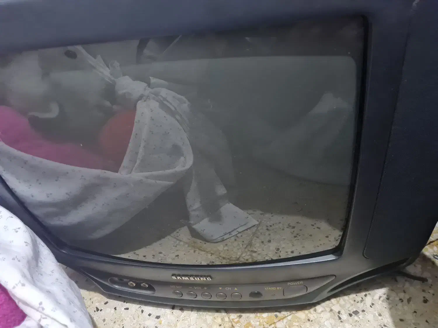 تلویزیون 14اینج|تلویزیون و پروژکتور|شیراز, سعدیه جنوبی|دیوار