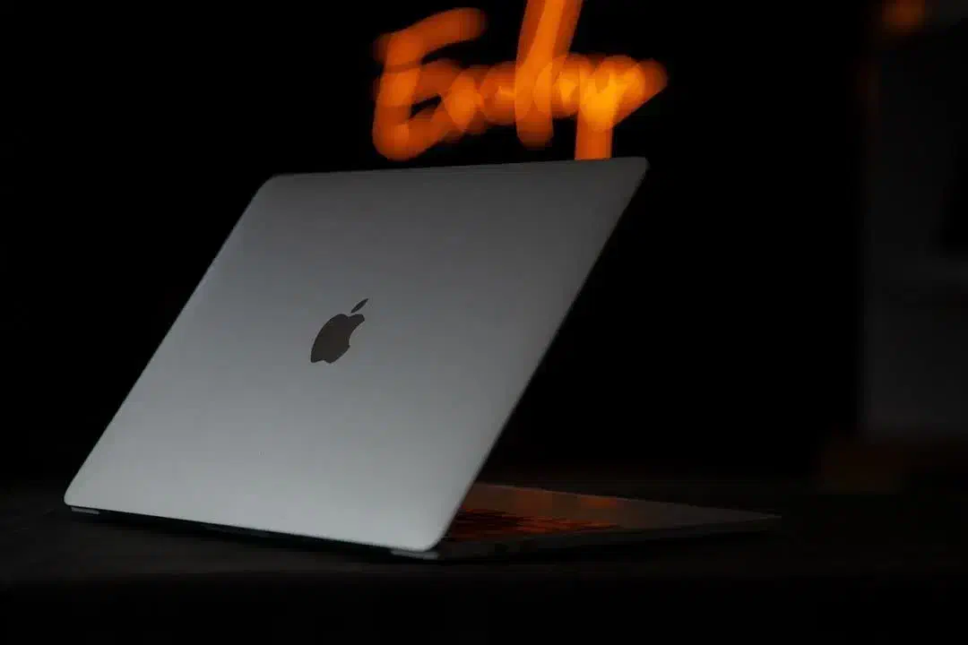 لپ تاپ MacBook pro M1 2020 با کارتن|رایانه همراه|یزد, |دیوار