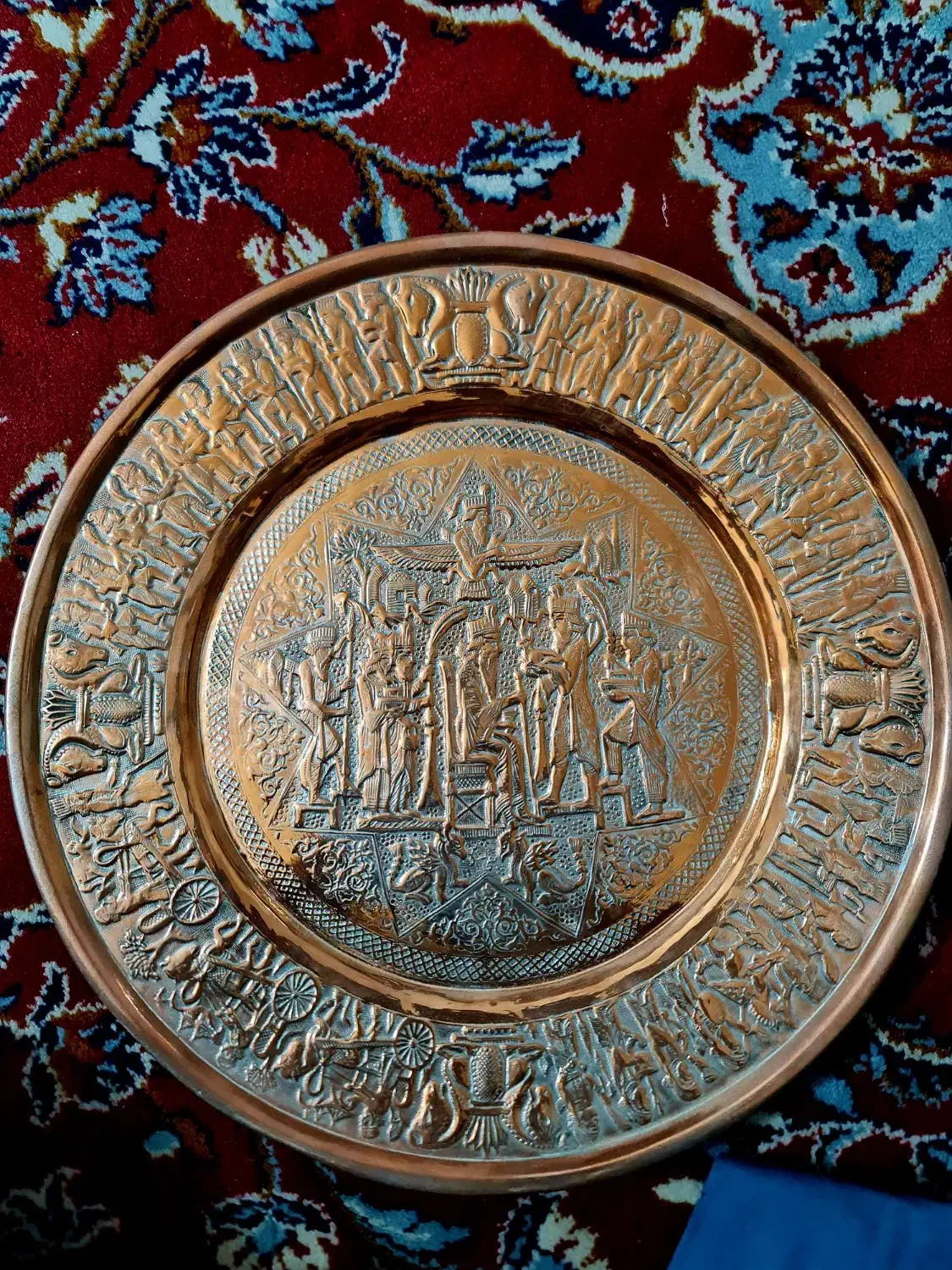 سینی مسی قدیمی|کلکسیون اشیاء عتیقه|قم, حاج زینل|دیوار