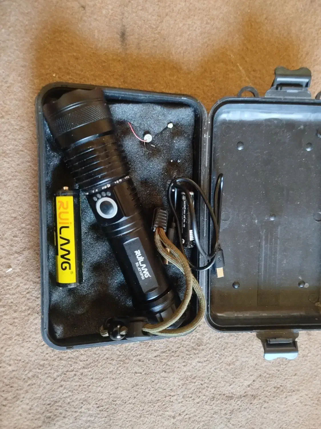 قراغ سالم به شرت اصل اصل ولی به کارم نمیادش|تلویزیون و پروژکتور|نورآباد, |دیوار