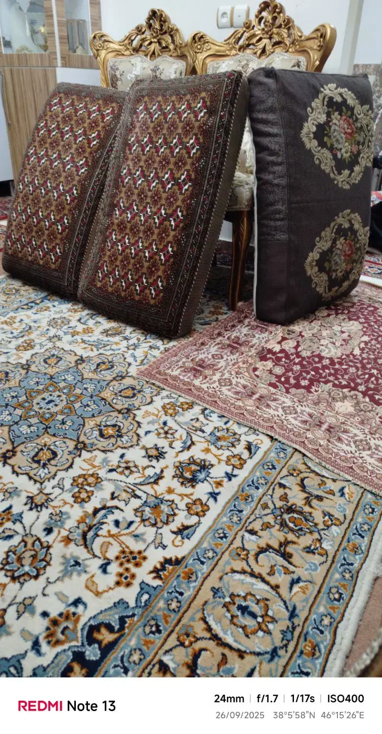 سه جفت پشتی|پشتی|تبریز, |دیوار