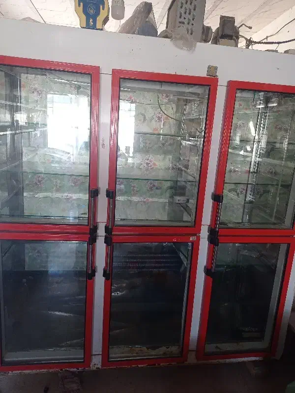 یخچال و تعدادی قفسه به فروش میرسد|فروشگاه و مغازه|سیرجان, |دیوار