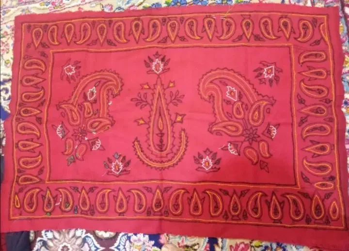 پشتی پته خط دوزی شده شال قدیمی|پشتی|کرمان, |دیوار