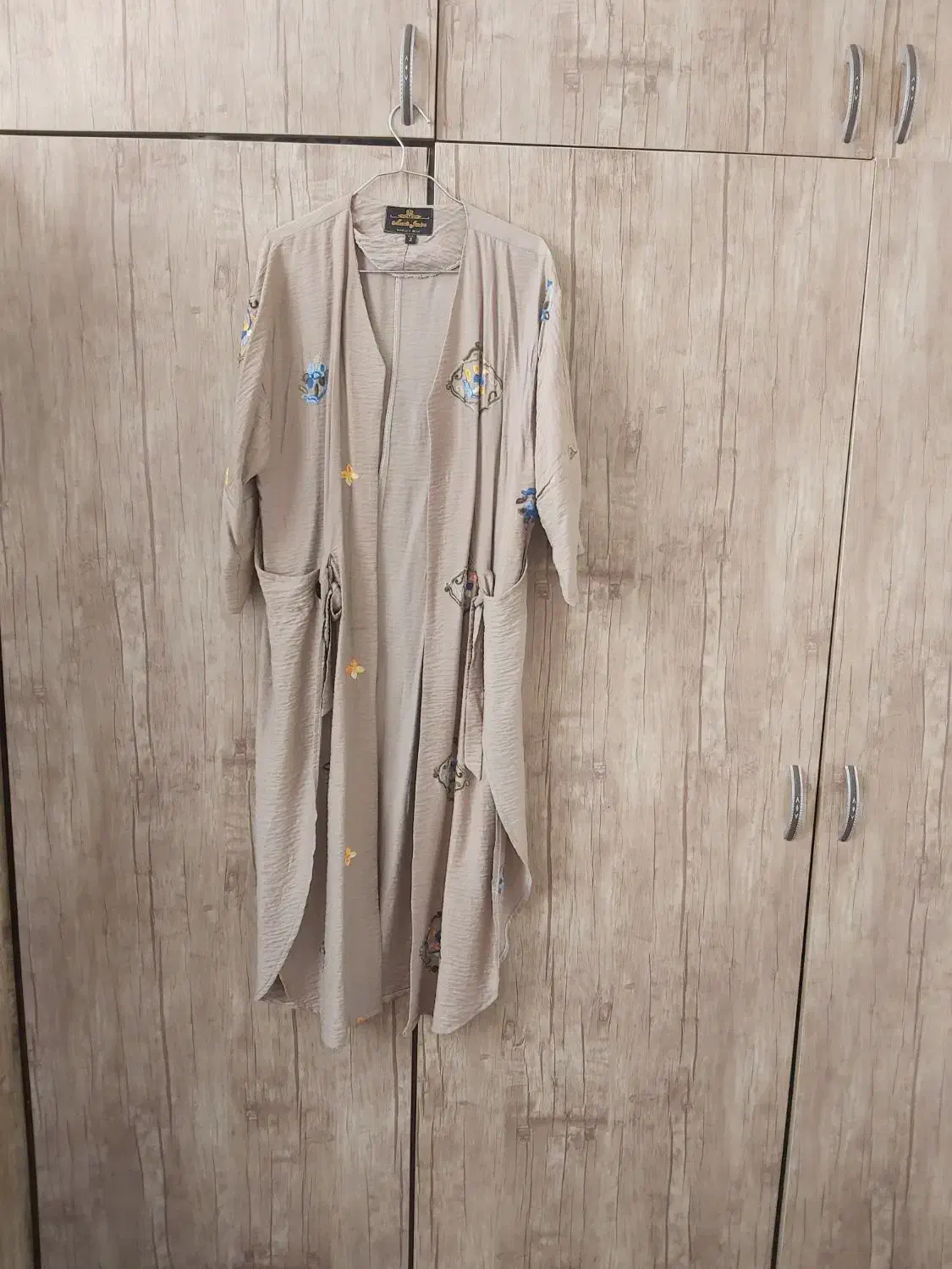 کلی لباس|لباس|مشهد, خواجه ربیع|دیوار