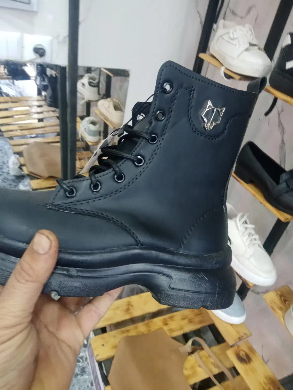 تولید کننده انواع بوت زنانه|کیف، کفش، کمربند|قم, منبع آب|دیوار