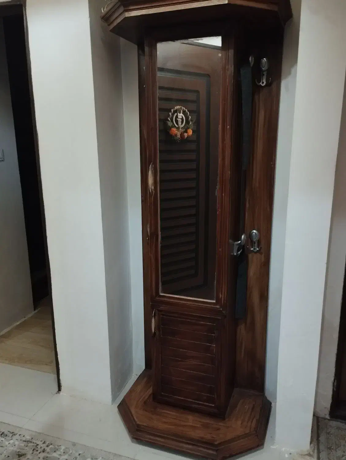 کمد|جاکفشی، کمد، دراور|گلبهار, شهر جدید گلبهار|دیوار