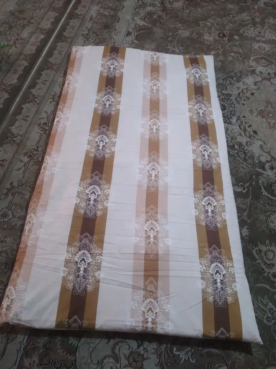 تعدادی تشک و لحاف دست دوز|رختخواب، بالش، پتو|اسلام‌شهر, شهرک واوان|دیوار