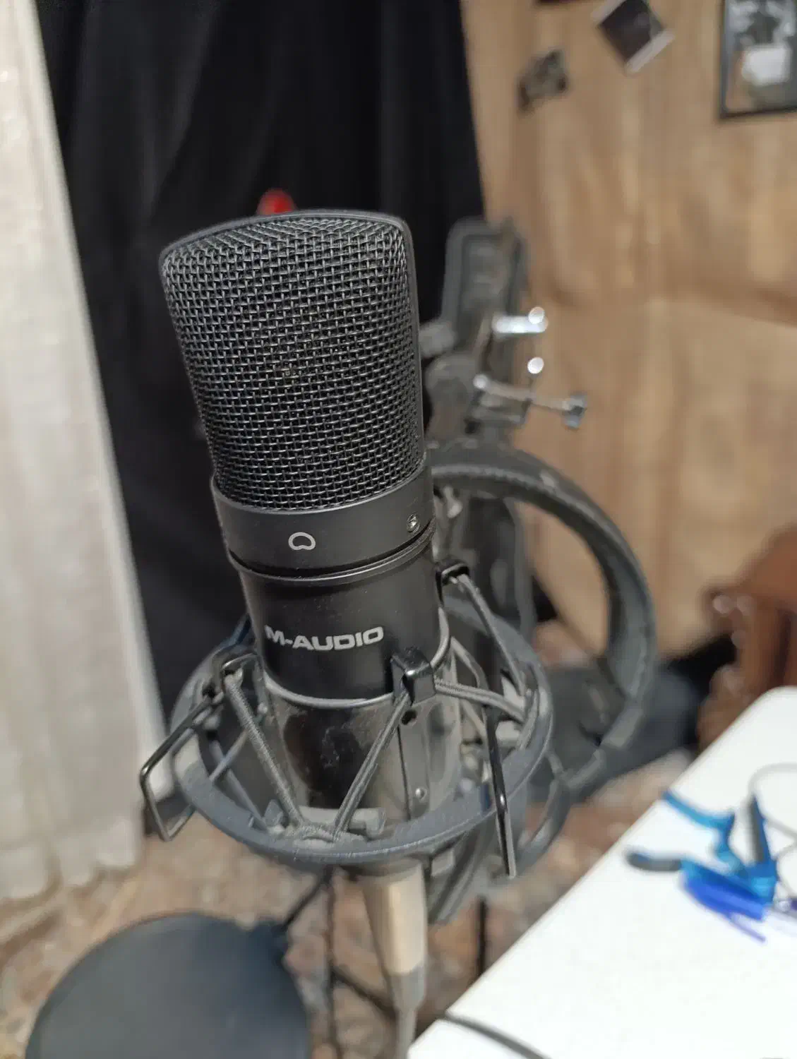 لوازم استودیو|آلات موسیقی|اندیشه, اندیشه فاز ۳|دیوار