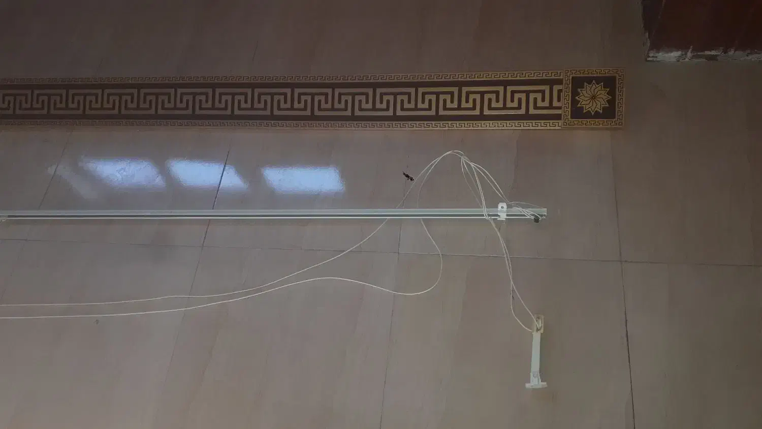 کتیبه و میله پرده|پرده، رانر، رومیزی|اهر, |دیوار