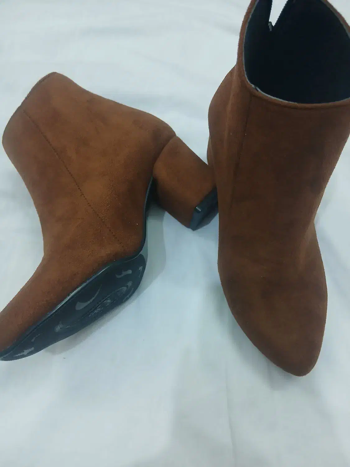 کفش پاییزه|کیف، کفش، کمربند|نیشابور, پنجراه|دیوار