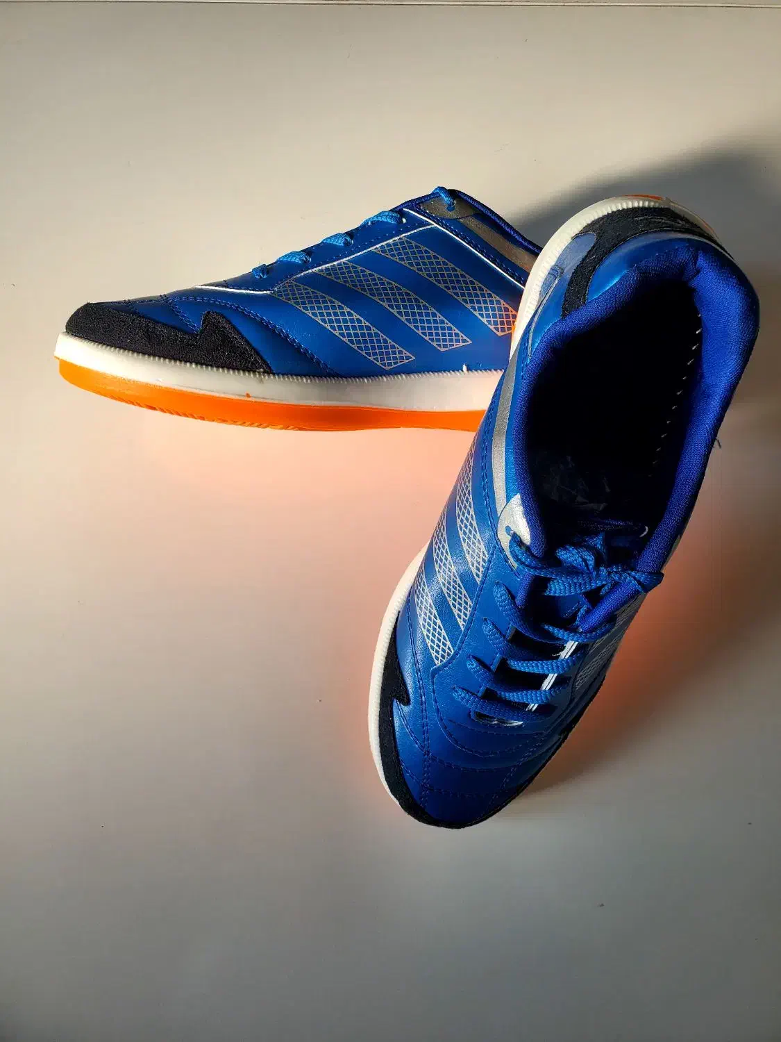 کفش بزرگ پا آدیداس سالنی سایز ۴۵ و ۴۶ و ۴۷|کیف، کفش، کمربند|اهواز, کمپلو جنوبی|دیوار