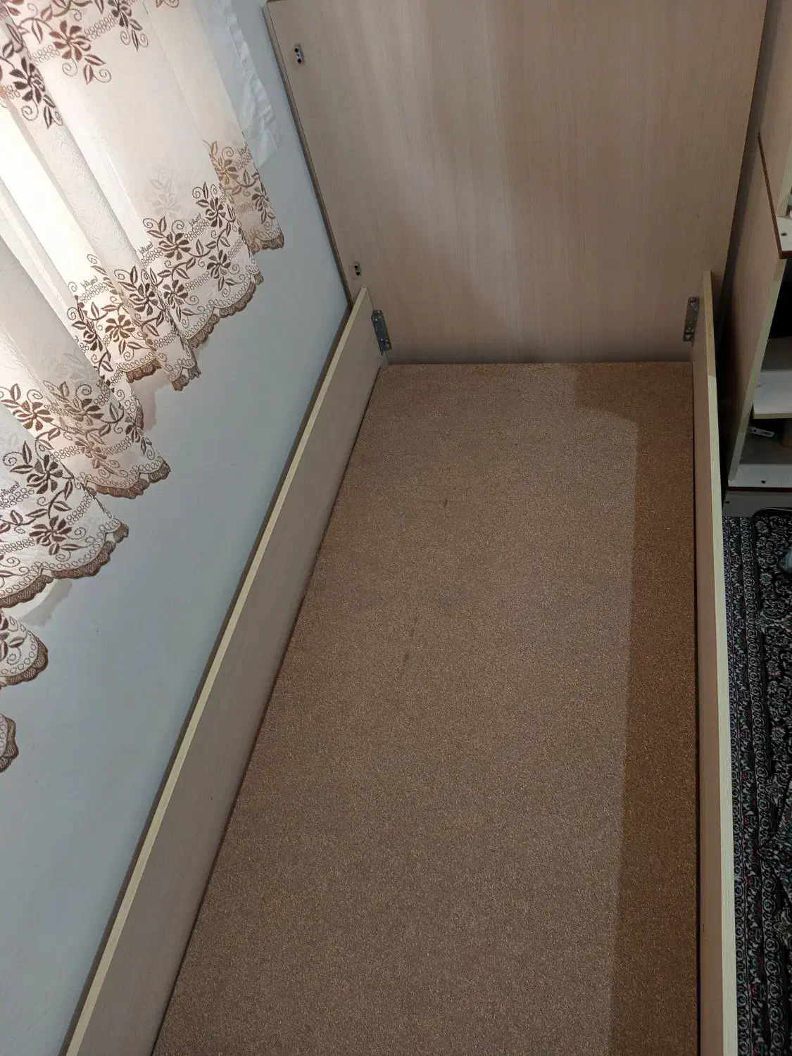 تخت یک نفره|تخت و سرویس خواب|مشکیندشت, |دیوار