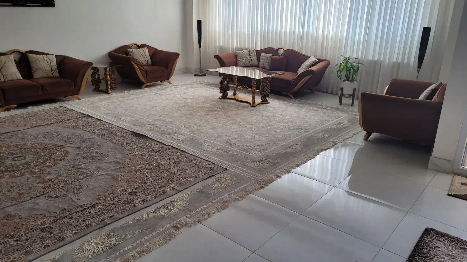 مبل کارکرده ویستا ،با میز وسط و دو عدد عسلی|مبلمان خانگی و میز عسلی|کرمانشاه, |دیوار