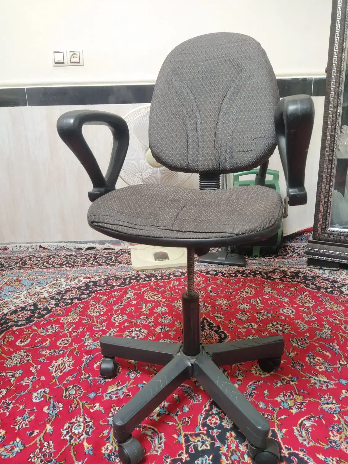 مانیتور ـ میز کامپیوترـ صندلی|میز تحریر و کامپیوتر|همدان, |دیوار