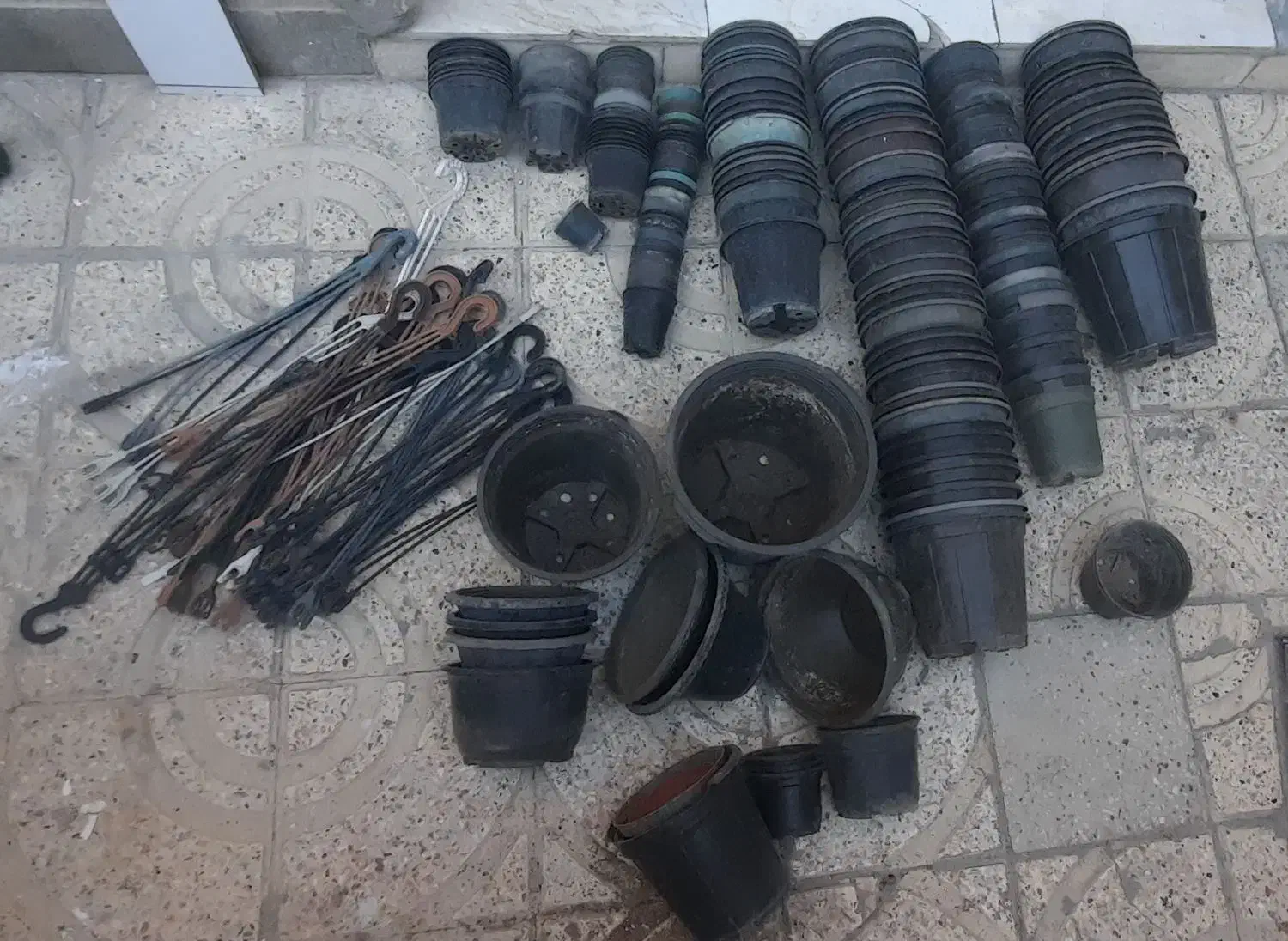 گلدون در سایزهای مختلف تمیز و سالم قیمت مناسب|گل و گیاه طبیعی|فلاورجان, |دیوار