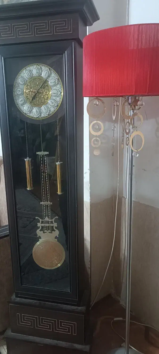 ساعت ایستاده و آبا ژور|ساعت دیواری و تزئینی|شیراز, کوشک میدان|دیوار