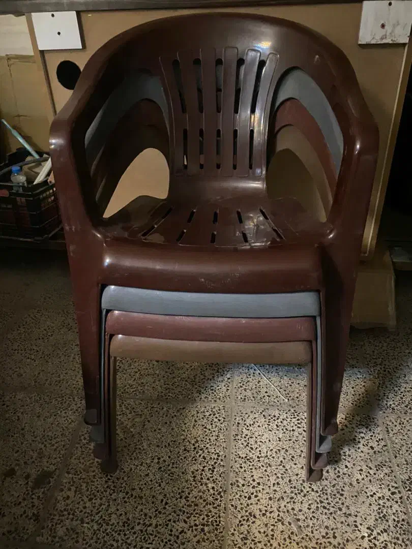 صندلی دسته دار پلاستیکی جنس فشرده و ضخیم|صندلی و نیمکت|شیراز, غدیر جنوبی|دیوار