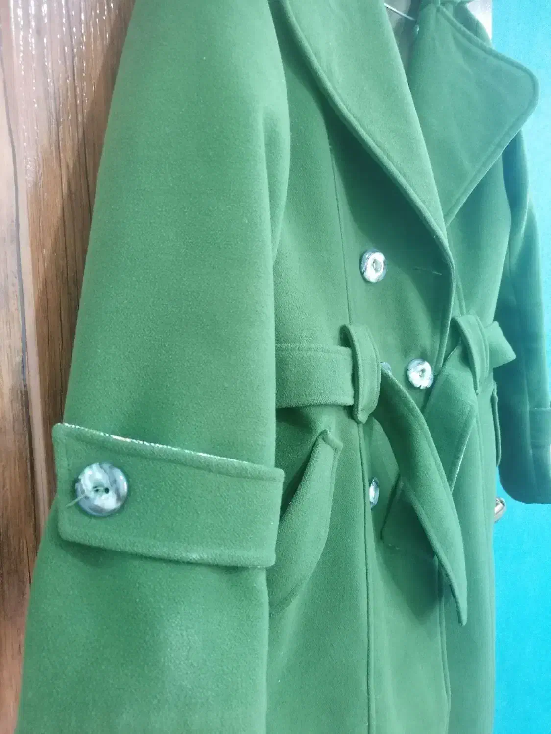 پالتو فوتر|لباس|قم, بنیاد|دیوار