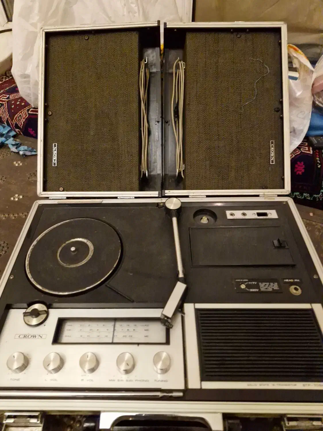 رادیوگرام آنتیک پرتابل CROWN|کلکسیون اشیاء عتیقه|تهران, بهار|دیوار